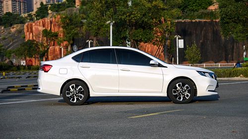 全系獨懸四輪碟剎，東南A5翼舞產品力解析，舞動同級新標桿？